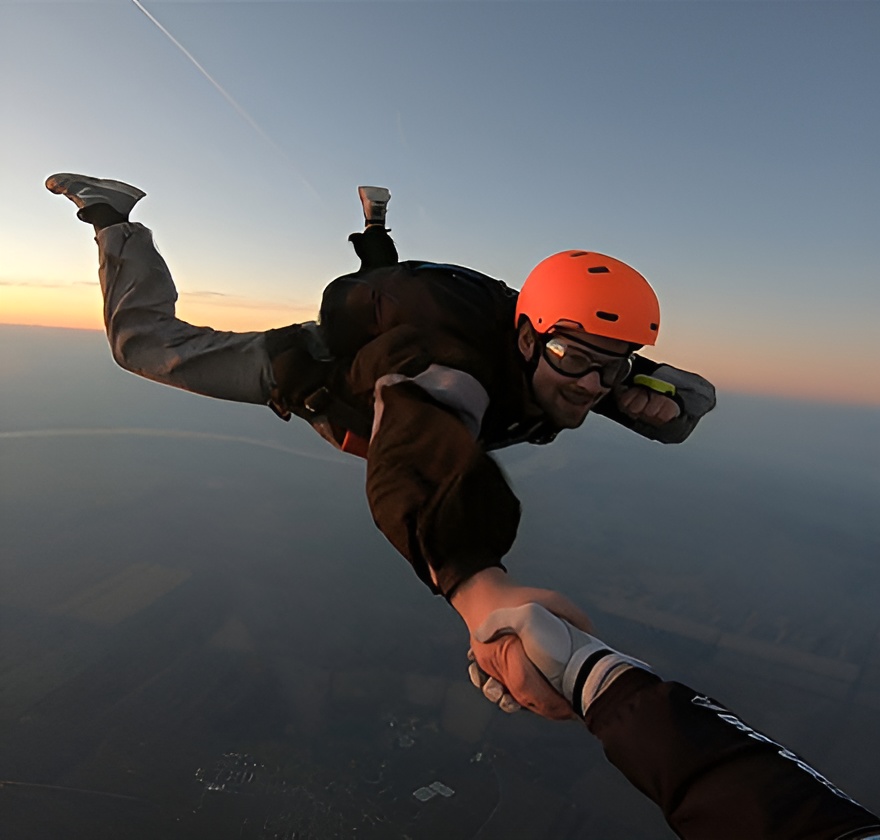 Skydiving iznad Beograda - padobranac u slobodnom padu